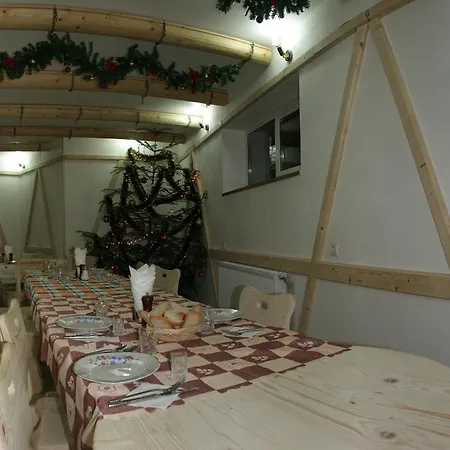 Pid Khomiakom Hotel *