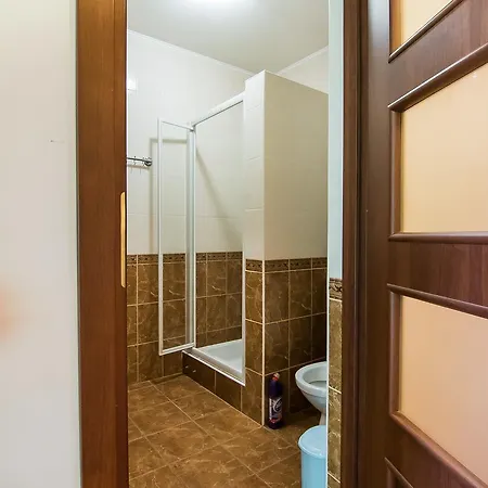 Pid Khomiakom Hotel *