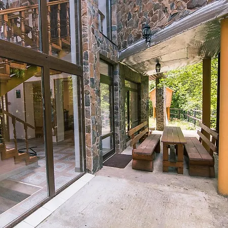 Hotel Pid Khomiakom Tatariv