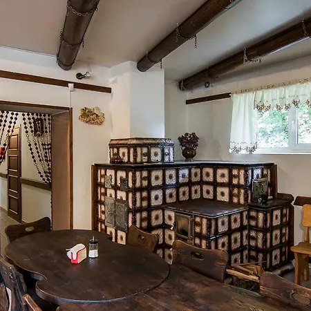 Pid Khomiakom Hotel *