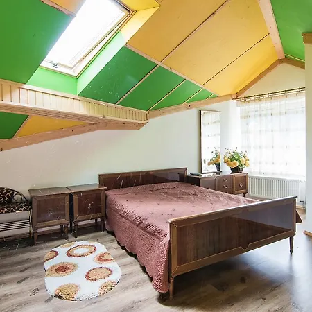 Pid Khomiakom Hotel *