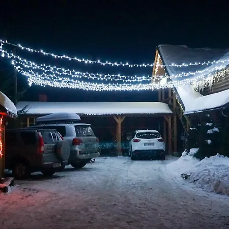 Pid Khomiakom Hotel *