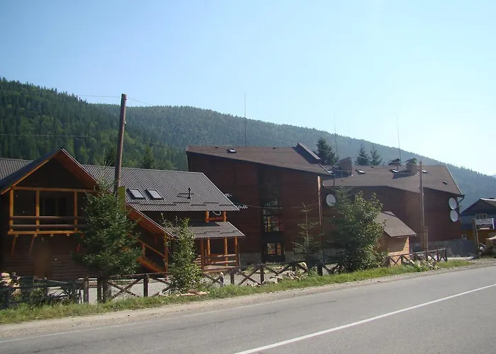 Pid Khomiakom Otel