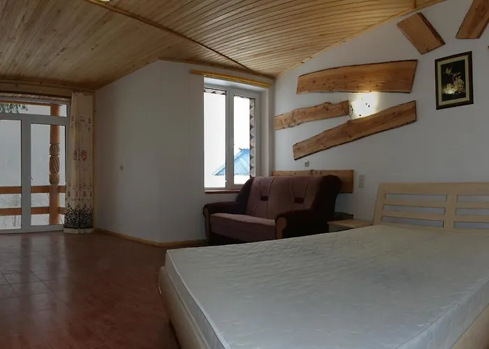 Otel Pid Khomiakom Tatariv