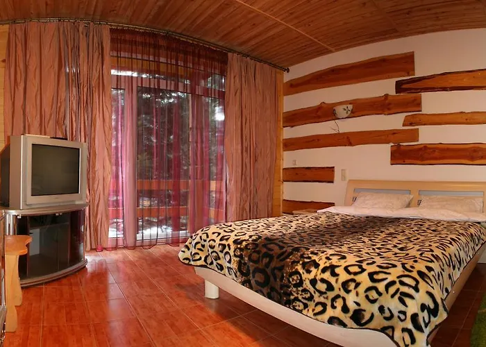 Pid Khomiakom Otel *