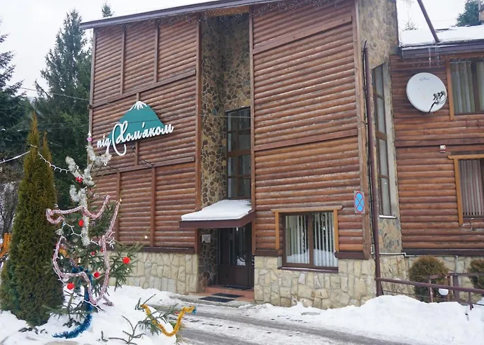 Pid Khomiakom Otel Tatariv