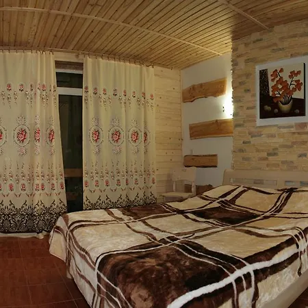 Отель Pid Khomiakom
