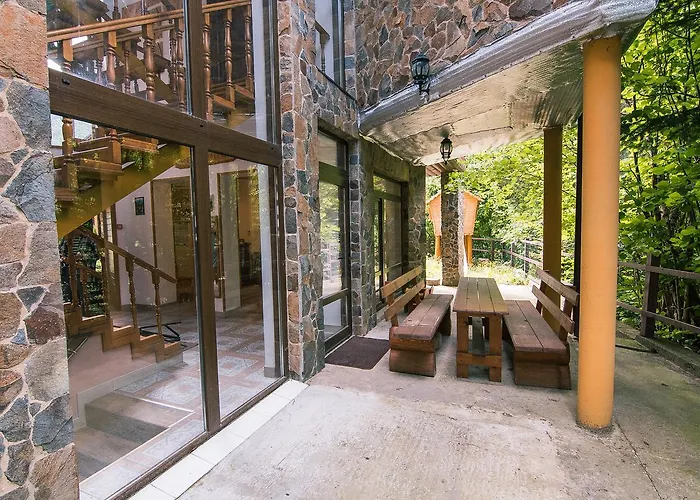 Hotel Pid Khomiakom Tatariv