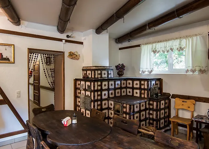 Pid Khomiakom Hotel *